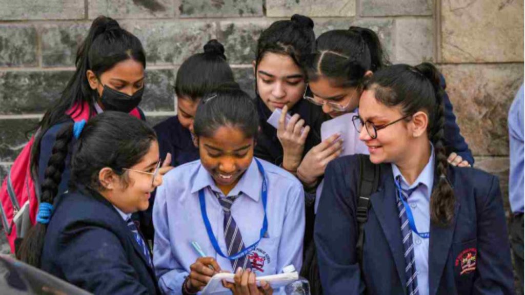 CBSE Board 12th Result 2025: सीबीएसई ने जारी किया 12वीं और 10वीं क्लास का रिजल्ट, जानें इस बार क्या रहे नतीजे