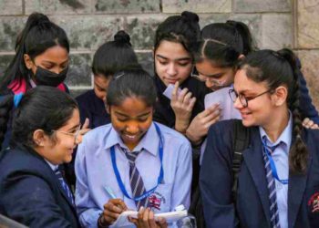 CBSE Board 12th Result 2025: सीबीएसई ने जारी किया 12वीं और 10वीं क्लास का रिजल्ट, जानें इस बार क्या रहे नतीजे