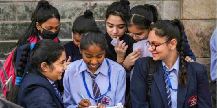 CBSE Board 12th Result 2025: सीबीएसई ने जारी किया 12वीं और 10वीं क्लास का रिजल्ट, जानें इस बार क्या रहे नतीजे