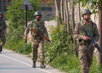 Shopian Encounter: जम्मू-कश्मीर में सेना ने 3 आतंकियों को किया ढेर, सुरक्षाबलों का बड़ा ऑपरेशन जारी