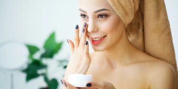 HOMEMADE BEAUTY TIPS: हेल्दी और ग्लोइंग स्किन के लिए 5 जादूई तरीके, पाएं शीशे सी चमकदार त्वचा