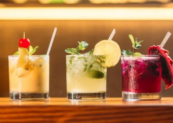 Korean Summer Drink: कोल्ड ड्रिंक को करें बाय, कड़कड़ती धूप से आते ही पिएं ये 4 कोरियन ड्रिंक्स