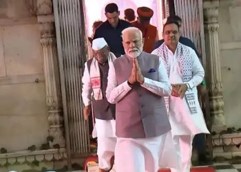 PM Modi Bikaner Visit : पीएम मोदी ने बीकानेर के मंदिर में दर्शन किए, ‘भारत माता’ के जयकारों से गूंजा देशनोक