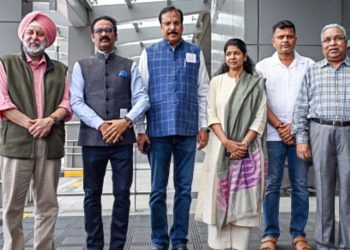 Indian Delegation: बाल-बाल बचा भारतीय सांसदों का दल, मॉस्को एयरपोर्ट पर ड्रोन अटैक..हवा में फंसा विमान