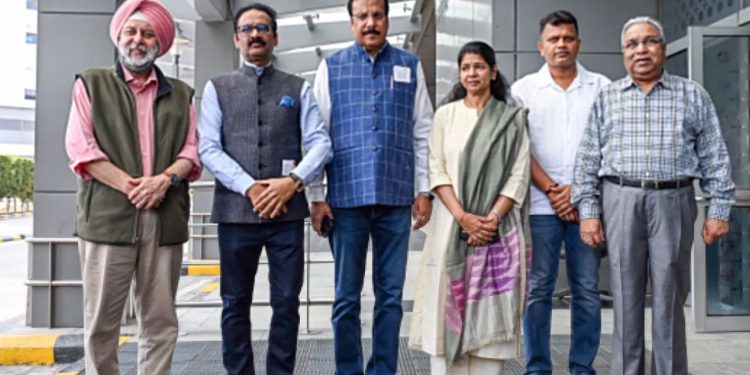 Indian Delegation: बाल-बाल बचा भारतीय सांसदों का दल, मॉस्को एयरपोर्ट पर ड्रोन अटैक..हवा में फंसा विमान