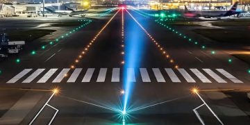 Chennai : इंडिगो फ्लाइट पर लेजर लाइट चमकने से मचा हड़कंप, बाल बाल बचे लोग