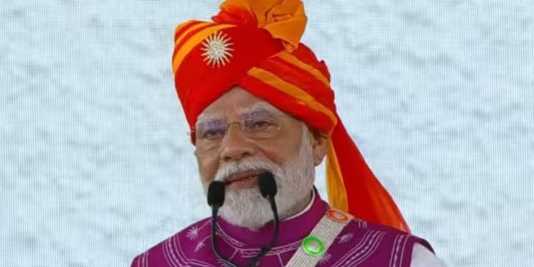 PM Modi : “देश ने दशकों पुरानी बेड़ियां तोड़ी…” गुजरात के दाहौद से बोले पीएम मोदी