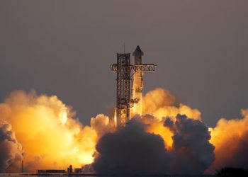 SpaceX Starship Launching: एलन मस्क का SpaceX हुआ फैल, धरती पर लौटते वक्त स्टारशिप हुआ क्रैश