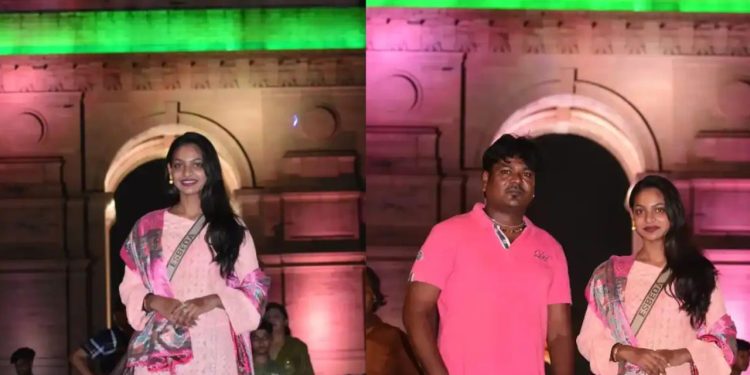 Monalisa in india gate : इंडिया गेट पर पोज देती नजर आईं वायरल गर्ल मोनालिसा, सोशल मीडिया पर छाई तस्वीरें 