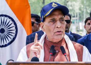 Operation Sindoor : ‘ऑपरेशन सिंदूर अभी खत्म नहीं…” भुज एयरबेस से पाकिस्तान को राजनाथ सिंह की चेतावनी