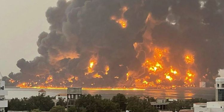 Israel-yemen : इजरायल ने खाई हूतियों को मारने की कसम…नेतन्याहू का यमन पर जबरदस्त प्रहार, 2 बंदरगाह हुए तबाह