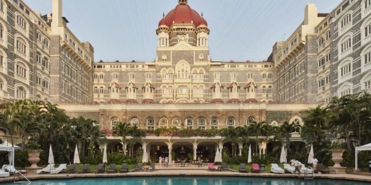 Mumbai Airport Bomb Threat: अफजल गुरु का ‘बदला’…फिर कांप उठेगा मुंबई, एयरपोर्ट और ताज होटल को बम से उड़ाने की मिली धमकी