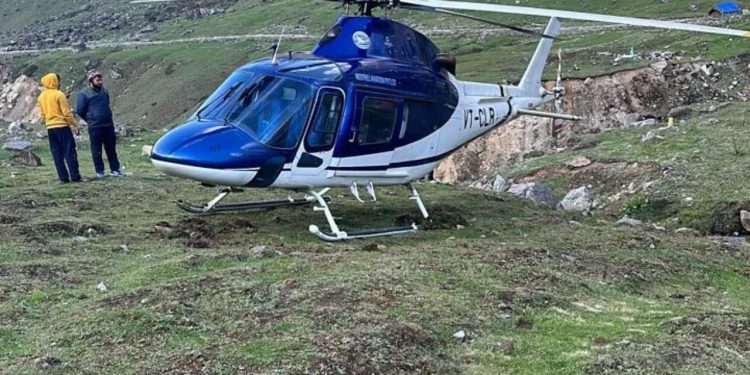Kedarnath Helicopter Crash : केदारनाथ धाम में हेलीकॉप्टर की इमरजेंसी लैंडिंग, सभी यात्री सुरक्षित