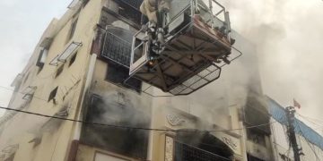 Hyderabad News: महाराजगंज में सिलेंडर ब्लास्ट के कारण बिल्डिंग में लगी आग, बाल-बाल बची लोगों की जान