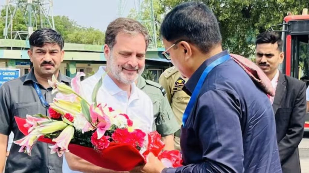Jammu-Kashmir : जम्मू-कश्मीर के पुंछ पहुंचे राहुल गांधी, पाकिस्तान हमले के पीड़ित परिवारों से की मुलाकात
