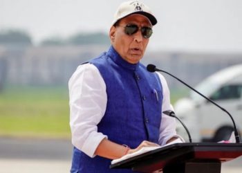 Rajnath Singh: परमाणु धमकी पर राजनाथ सिंह का पाकिस्तान को करारा जवाब, कहा “धूर्त राष्ट्र के हाथों में हथियार…”