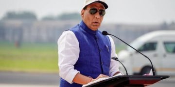 Rajnath Singh: परमाणु धमकी पर राजनाथ सिंह का पाकिस्तान को करारा जवाब, कहा “धूर्त राष्ट्र के हाथों में हथियार…”