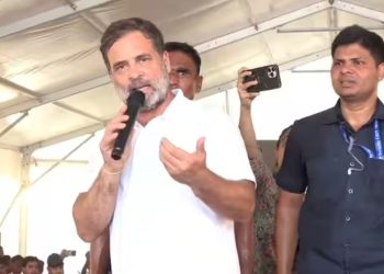 Rahul Gandhi : बिना इजाजत अंबेडकर छात्रावास पहुंचे राहुल गांधी, PM मोदी को जमकर सुनाई खरी-खोटी