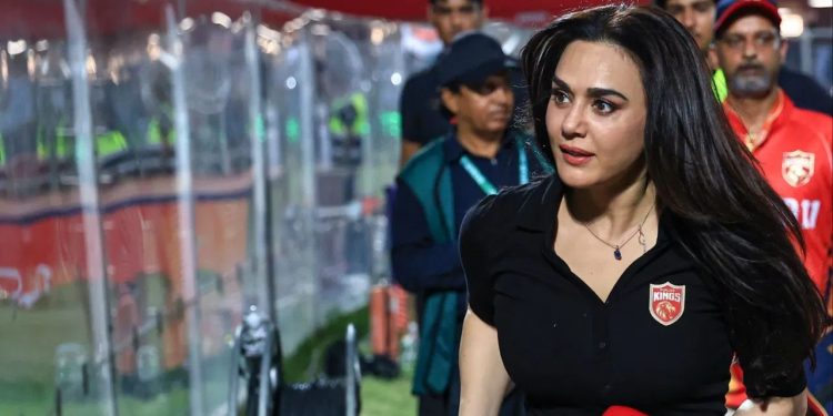 Preity Zinta : पंजाब की हार पर भड़कीं प्रीति जिंटा…आधी रात को निकाला गुस्सा, कहा “ऐसी गलती..”