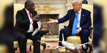 Donald Trump: व्हाइट हाउस में बवाल ! दक्षिण अफ्रीका के राष्ट्रपति रामाफोसा से भिड़े ट्रंप