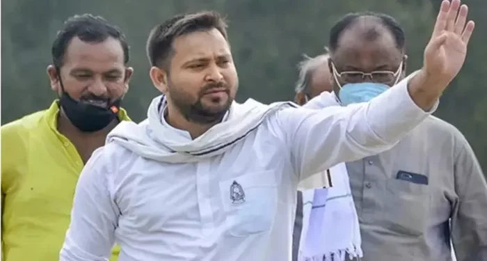 Tejashwi Yadav : बाल-बाल बचे तेजस्वी यादव…सुरक्षा व्यवस्था में बड़ी चूक, काफिले को ट्रक ने मारी टक्कर