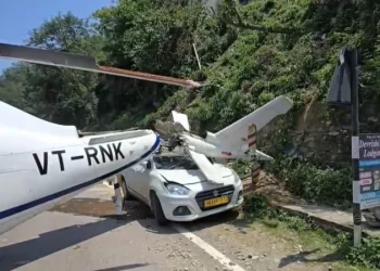 Uttarakhand : केदारनाथ में बड़ा हादसा टला, हाईवे पर हेलीकॉप्टर की इमरजेंसी लैंडिंग