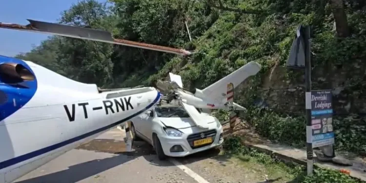 Uttarakhand : केदारनाथ में बड़ा हादसा टला, हाईवे पर हेलीकॉप्टर की इमरजेंसी लैंडिंग