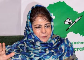 Mehbooba Mufti : “कश्मीरी पंडितों की वापसी…” 5 साल बाद जम्मू-कश्मीर के LG से मिलीं महबूबा मुफ्ती