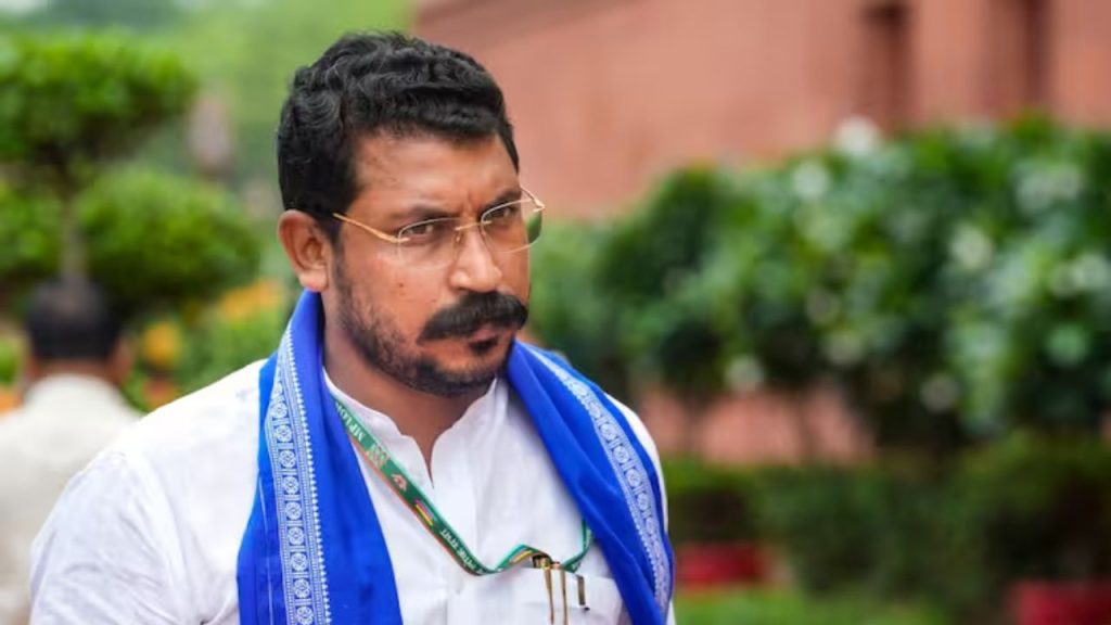 UP Politics : ‘बरसाती मेंढक’ वाले बयान पर चंद्रशेखर का मायावती के पलटवार, आकाश आनंद पर भी कह दी बड़ी बात