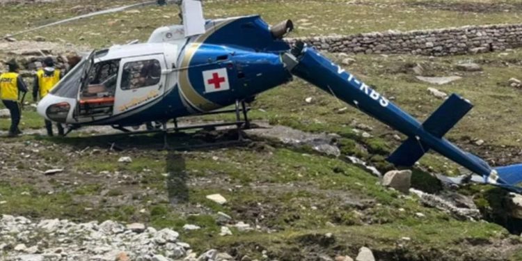Kedarnath Helicopter Crash:  केदारनाथ धाम के पास हेलीकॉप्टर हुआ क्रैश, 7 मासूम लोगों की गई जान