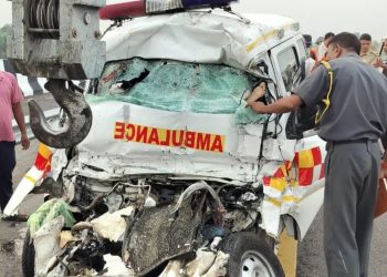 Amethi News: पूर्वांचल एक्सप्रेस-वे पर पिकअप-एंबुलेंस में भिड़ंत, 5 लोगों की दर्दनाक मौत