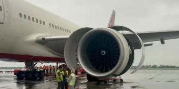 Air India flight : एअर इंडिया की ड्रीमलाइनर में आई दिक्कत, अचानक हवा में ही लेना पड़ा यू टर्न