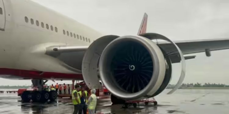 Air India flight : एअर इंडिया की ड्रीमलाइनर में आई दिक्कत, अचानक हवा में ही लेना पड़ा यू टर्न