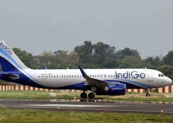 Indigo plane emergency landing: इंडिगो विमान की नागपुर में हुई इमरजेंसी लैंडिंग, बम की धमकी के बाद लिया गया एक्शन