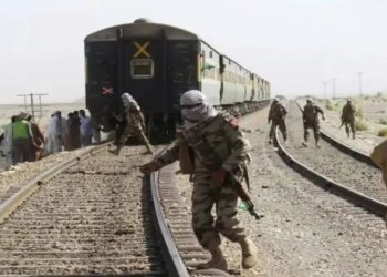 Pakistan : पाकिस्तान में बड़ा धमाका! पटरी से उतरे जाफर एक्सप्रेस के 4 डिब्बे, पेशावर से क्वेटा जा रही थी ट्रेन