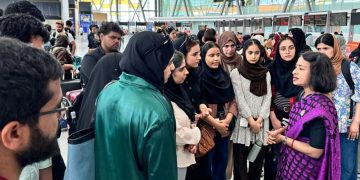 Iran-Israel Conflict : ईरान से भारतीयों का पहला जत्था पहुंचा भारत, परिजनों में खुशी का माहौल