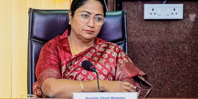 Delhi : मनीष सिसोदिया के खिलाफ ACB समन पर सीएम रेखा गुप्ता ने दी प्रतिक्रिया, कहा “कुकर्म की सजा भुगतनी होगी…”