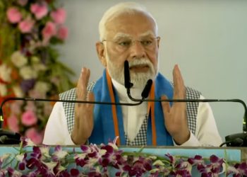 PM Modi : बिहार की धरती पर गरजे पीएम मोदी, बोले- “बिहार से जंगलराज का सफाया”