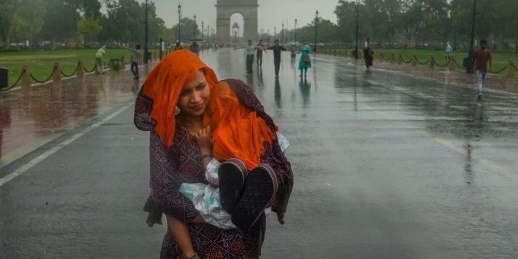 Weather Forecast: दिल्ली की दहलीज पर मानसून…बारिश को लेकर अलर्ट जारी, जानिए मौसम का हाल