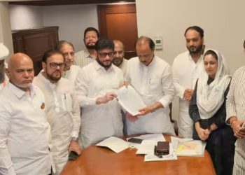 Maharashtra: मस्जिदों से लाउडस्पीकर हटाने के मामले ने पकड़ा तूल….अजित पवार ने मुस्लिम नेताओं के साथ की बातचीत