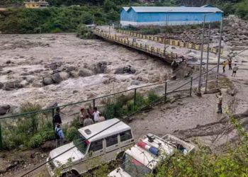 Himachal Cloud Burst : हिमाचल में बादल फटने से तबाही…अचानक बाढ़ ने मचाया कोहराम, दो की मौत, 20 लापता