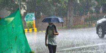 Delhi Weather : दिल्लीवालों को राजधानी में बारिश का इंतजार, उमस से लोगों का बुरा हाल