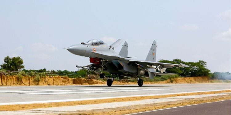 Indian Air Force : असम में बनी नॉर्थ ईस्ट की पहली इमरजेंसी एयर स्ट्रिप….चीन बॉर्डर के पास बढ़ी IAF की ताकत