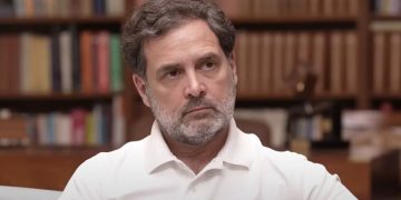 Rahul Gandhi: राहुल गांधी की बढ़ सकती हैं मुश्किलें…वाराणसी में निगरानी याचिका पर होगी सुनवाई