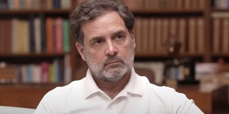 Rahul Gandhi: राहुल गांधी की बढ़ सकती हैं मुश्किलें…वाराणसी में निगरानी याचिका पर होगी सुनवाई