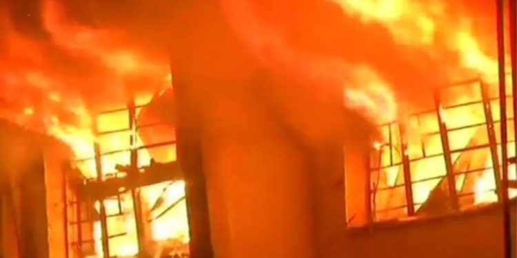 Amritsar Fire: अमृतसर की फैक्ट्री में आग का कहर…हादसे में 2 की मौत, एक की हालत गंभीर