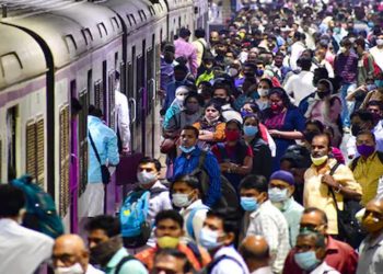 Pushpak Express Train Accident : कल्याण स्टेशन पास हुआ बड़ा हादसा, लोकल ट्रेन से गिरे 10-12 यात्री, 5 की मौत