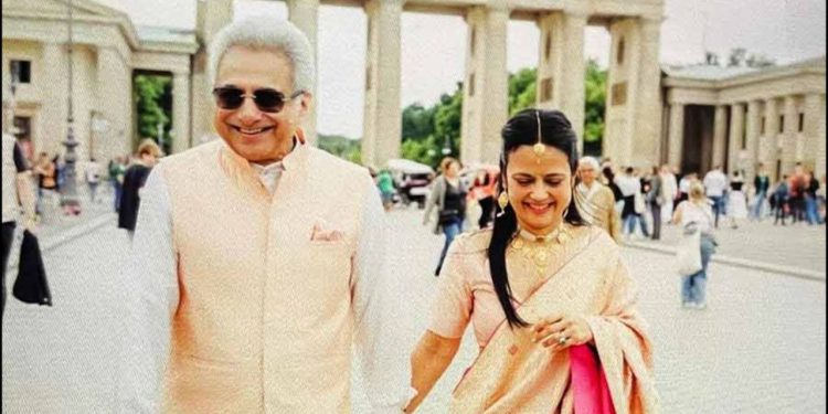 Mahua Moitra: महुआ मोइत्रा ने 65 साल के पिनाकी मिश्रा को चुना जीवन साथी, जर्मनी में लिए सात फेरे