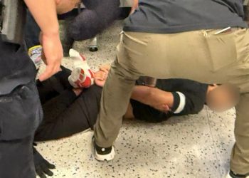 Indian Student Torture: हथकड़ी डाल जमीन पर पटका-घसीटा…अमेरिका में भारतीय छात्र के साथ हुई दरिंदगी