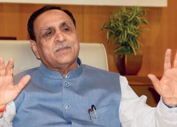 अहमदाबाद प्लेन क्रैश: गुजरात के पूर्व सीएम विजय रूपाणी भी थे विमान में सवार, लंदन जा रही थी फ्लाइट